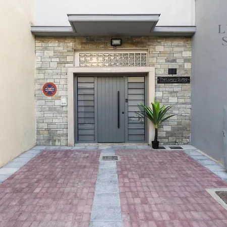 Nephele Jacuzzi Suites, The Luxury דירה *