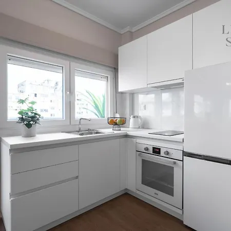 דירה Nephele Jacuzzi Suites, The Luxury *