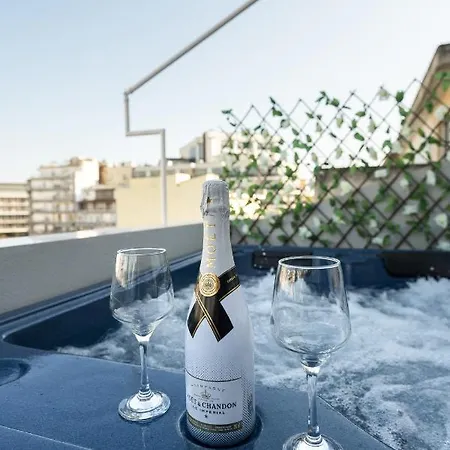 아파트 Nephele Jacuzzi Suites, The Luxury 테살로니키