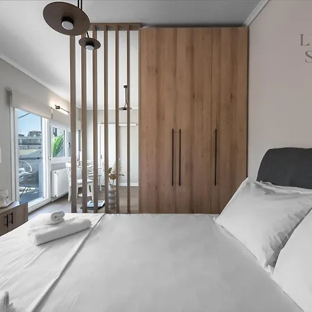 아파트 Nephele Jacuzzi Suites, The Luxury