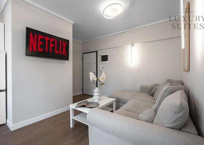 Nephele Jacuzzi Suites, The Luxury Apartamento *