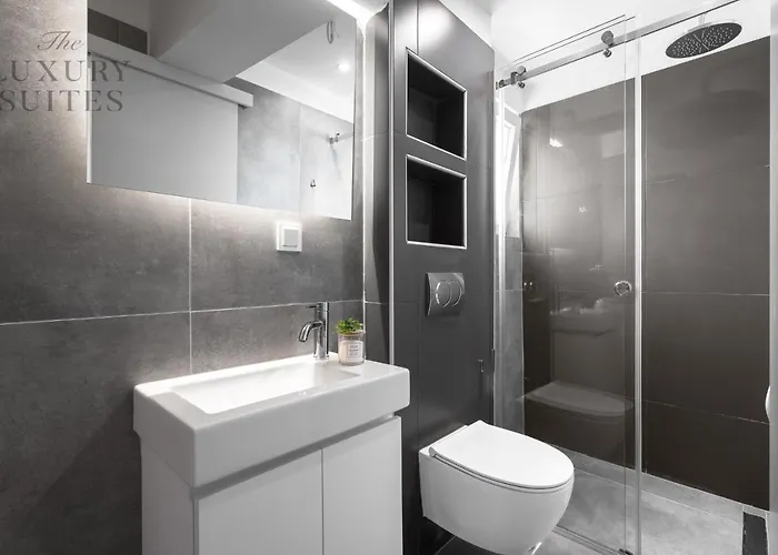 Nephele Jacuzzi Suites, The Luxury Apartamento