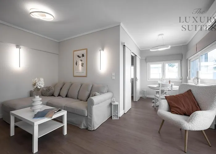 Nephele Jacuzzi Suites, The Luxury *