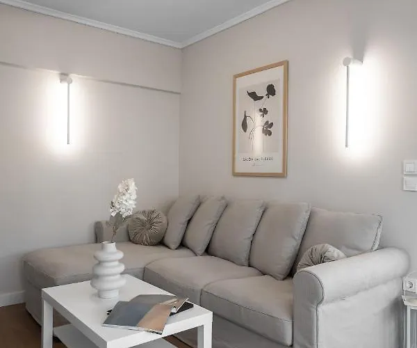 Nephele Jacuzzi Suites, The Luxury Apartamento *