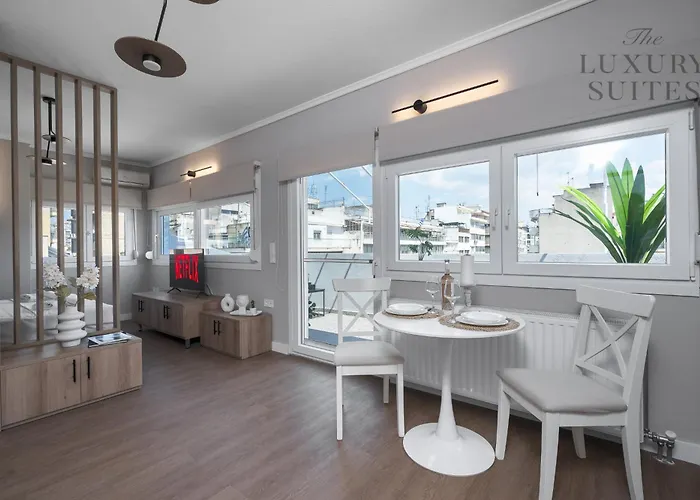 Nephele Jacuzzi Suites, The Luxury *