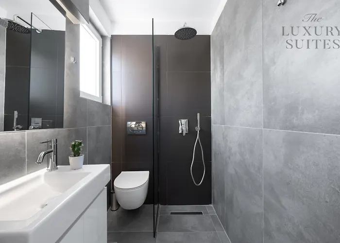 Nephele Jacuzzi Suites, The Luxury Apartamento *