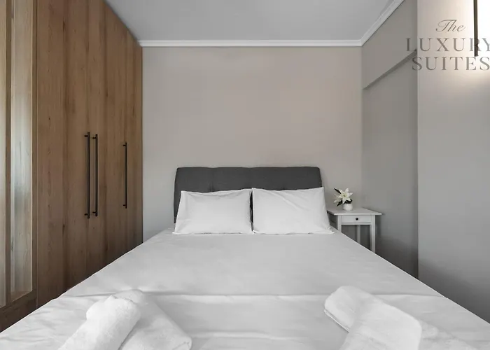 Nephele Jacuzzi Suites, The Luxury Apartamento