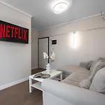 Nephele Jacuzzi Suites, The Luxury Apartment *
