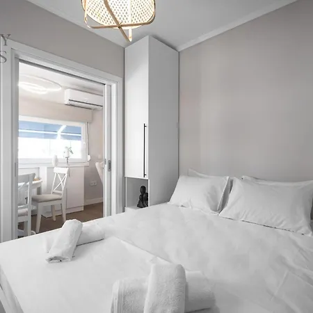Apartment Nephele Jacuzzi Suites, The Luxury