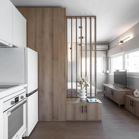 Nephele Jacuzzi Suites, The Luxury Apartment *
