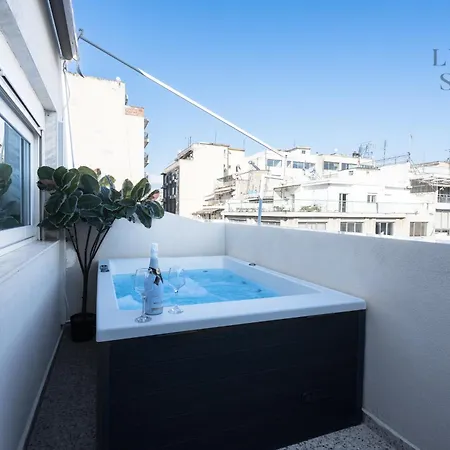 Apartment Nephele Jacuzzi Suites, The Luxury *